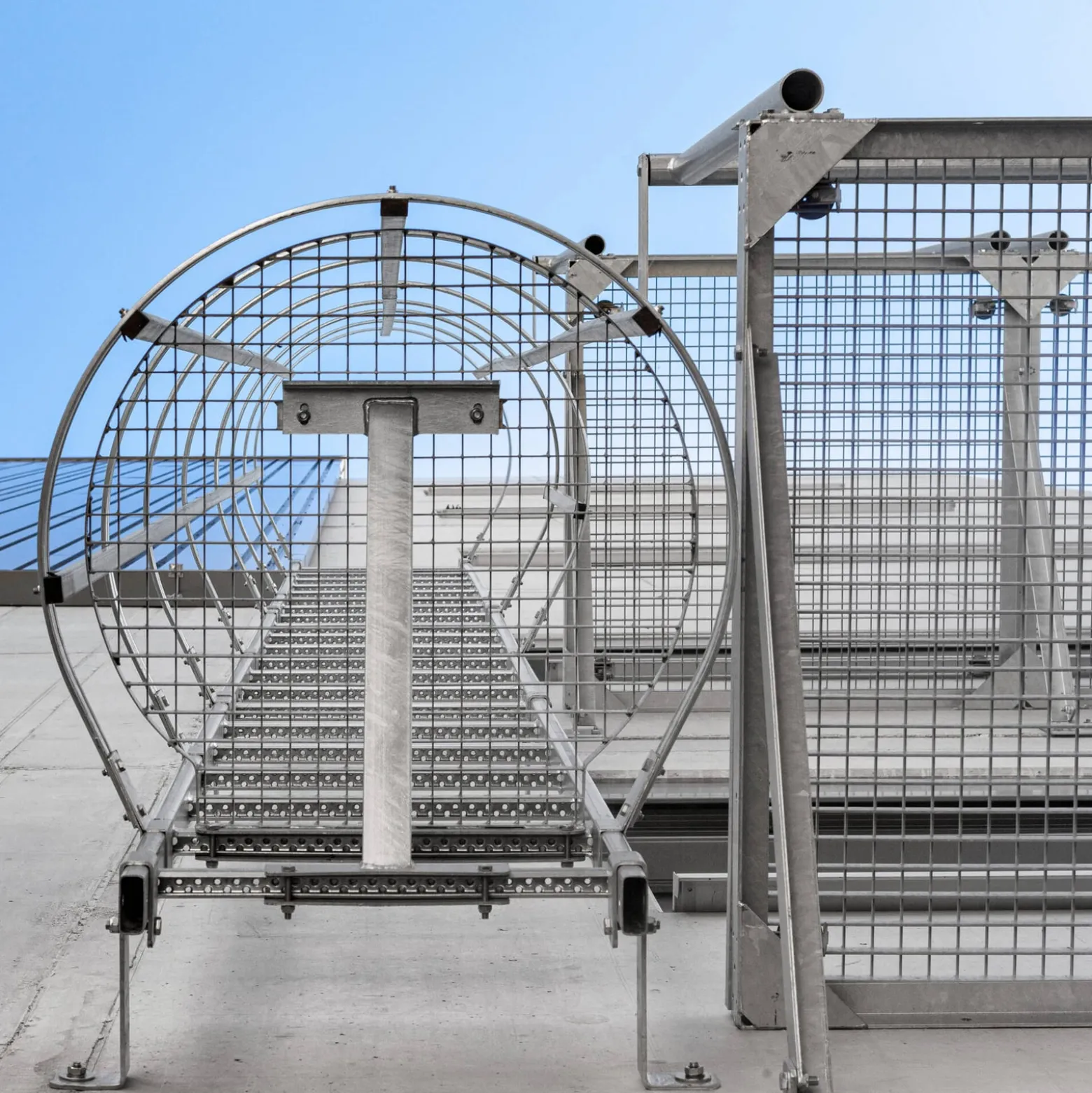 Günzburger Steigtechnik einzügige Steigleiter mit Rückenschutz (Bau) Aluminium blank 5,96 m - 0510100