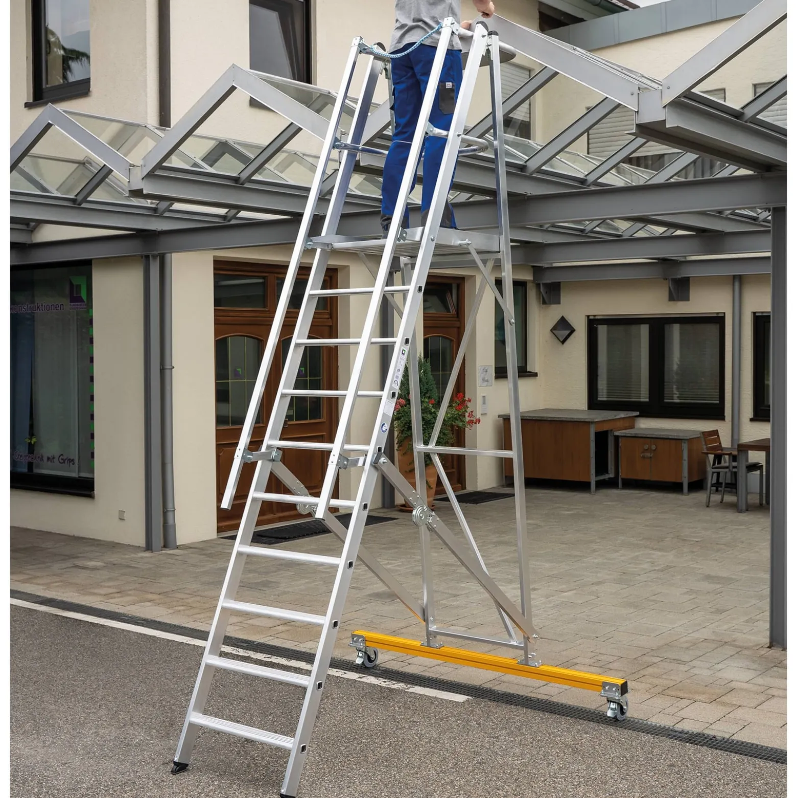 Günzburger Steigtechnik Plattformleiter klappbar und fahrbar 5 Stufen Querrohr B= 1 m - 052305