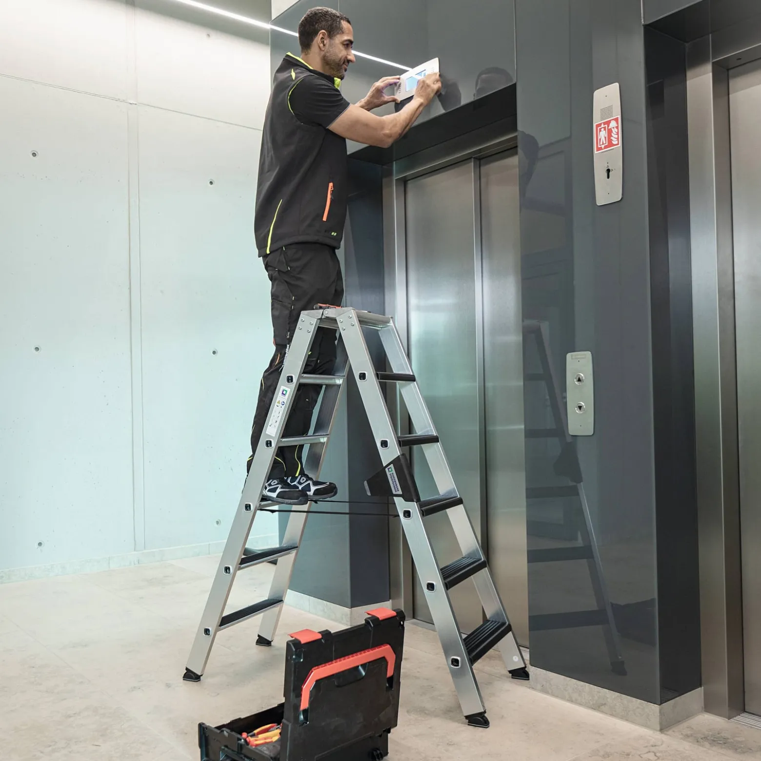 Günzburger Steigtechnik Stufen-Stehleiter beidseitig begehbar mit clip-step relax 2 x 3 Stufen - 042206