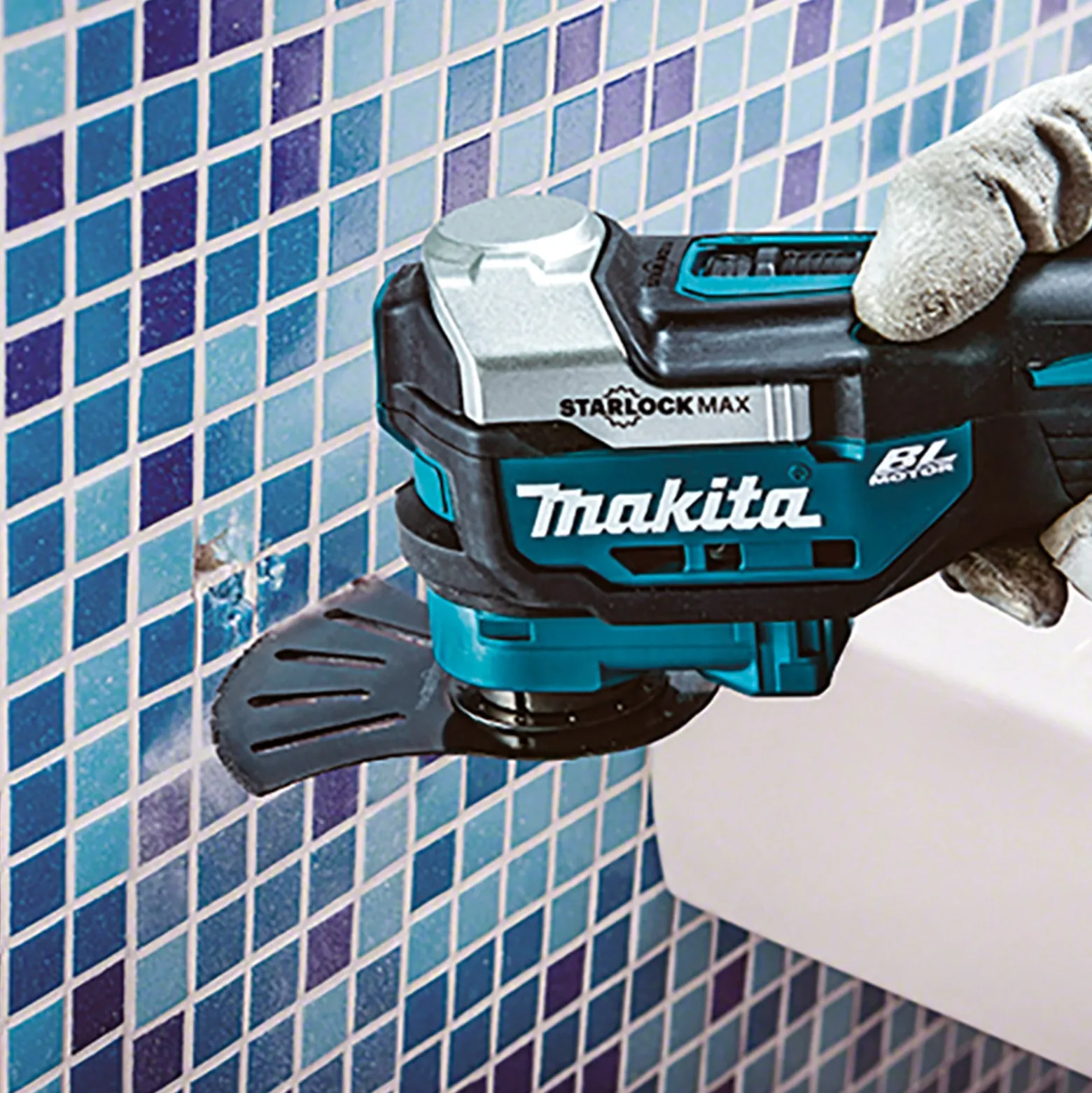 Makita Akku-Multifunktionswerkzeug 18V Solo + 33tlg. Zubehör-Set im MAKPAC - DTM52ZJX2