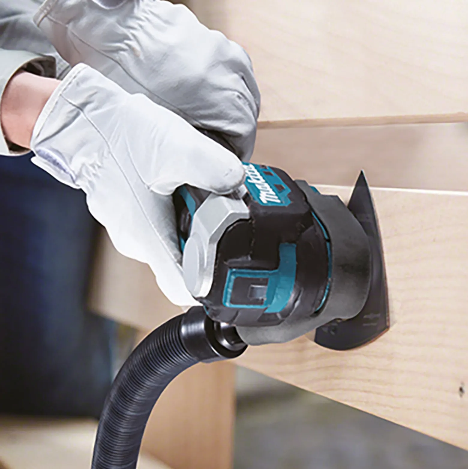 Makita Akku-Multifunktionswerkzeug 18V Solo + 33tlg. Zubehör-Set im MAKPAC - DTM52ZJX2