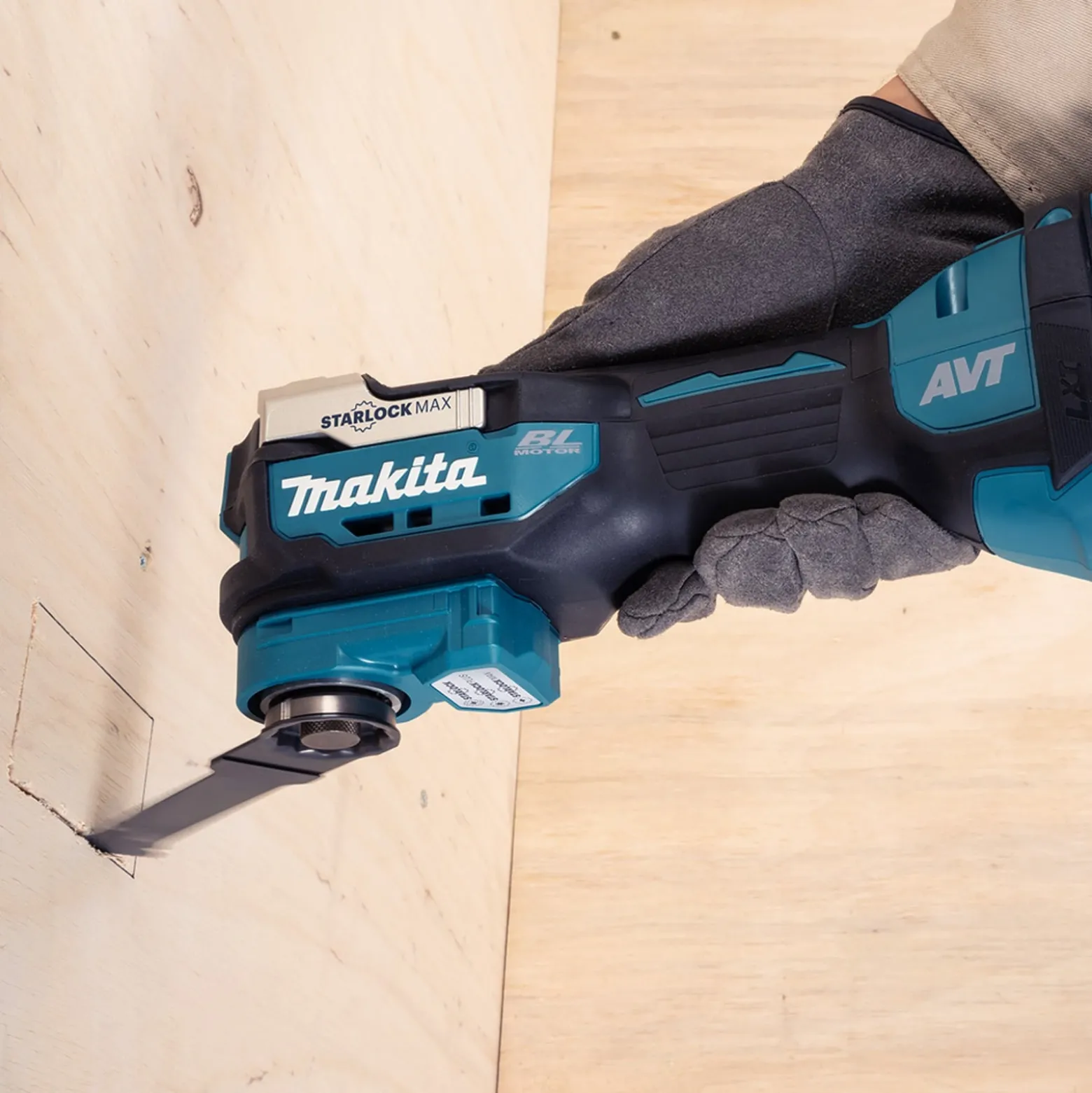 Makita Akku-Multifunktionswerkzeug 18V Solo + 33tlg. Zubehör-Set im MAKPAC - DTM52ZJX2