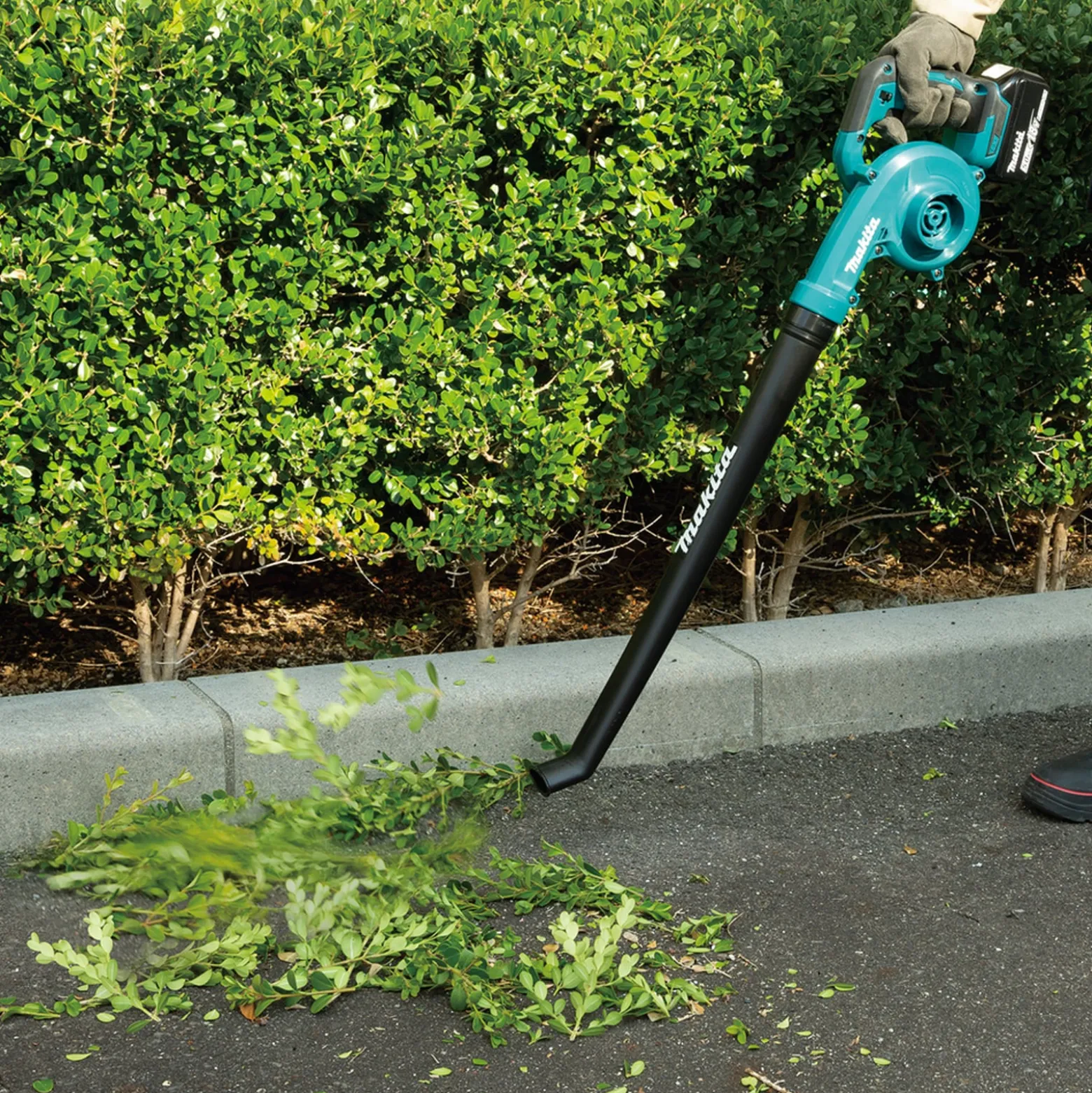 Makita DUB186RT Akku-Laubbläser 18 V / 1x 5,0 Ah Akku + Ladegerät