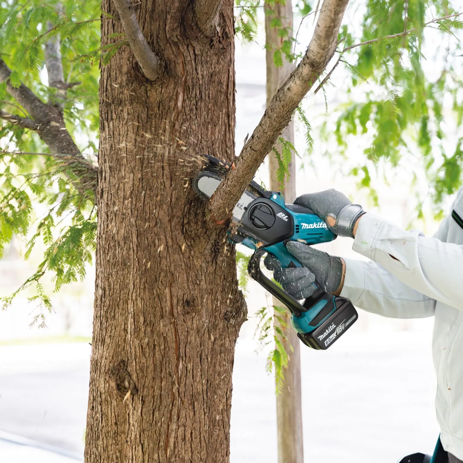 Makita DUC101RT Akku-Astsäge 18V / 1x 5,0 Ah Akku + Ladegerät